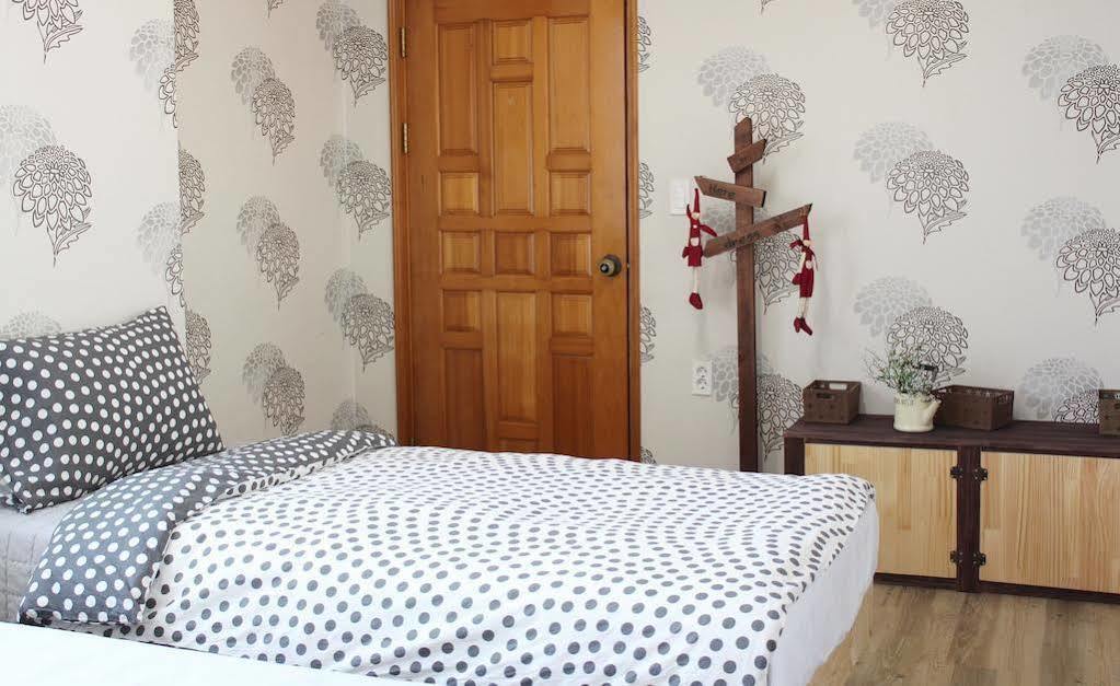 Jeju Airport Mira Guesthouse Экстерьер фото